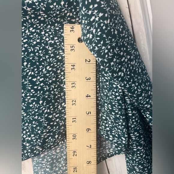 SHEIN Green Wrap Blouse with Long Sleeves and Tie Front size XS - Picture 7 of 7
